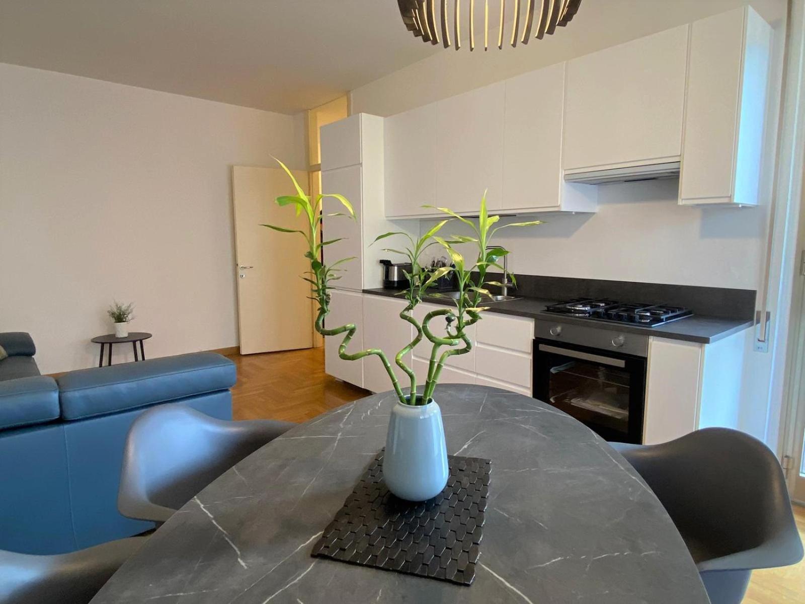 The Little Duck - Modern Apartment With Balcony Комо Екстериор снимка