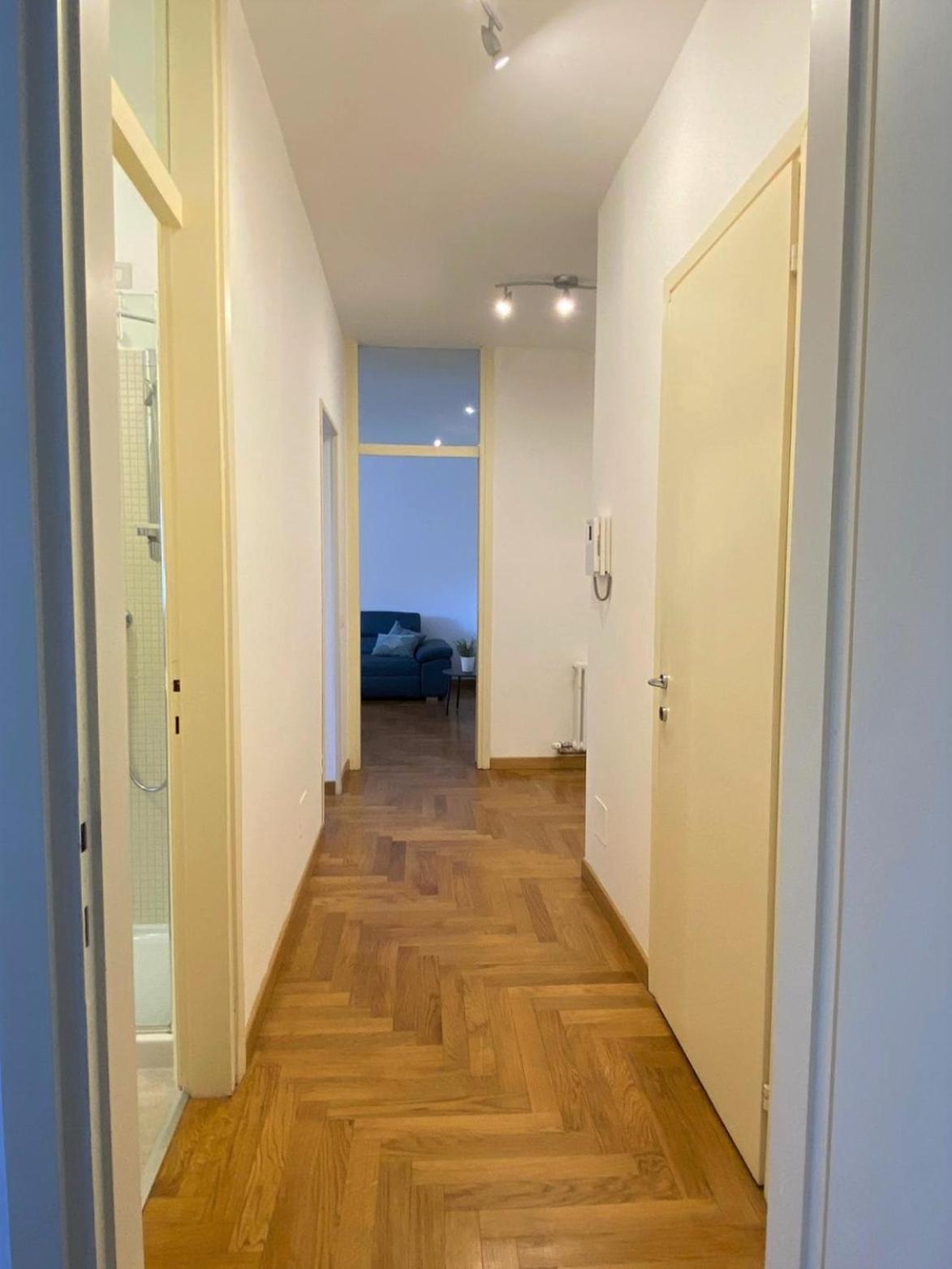 The Little Duck - Modern Apartment With Balcony Комо Екстериор снимка