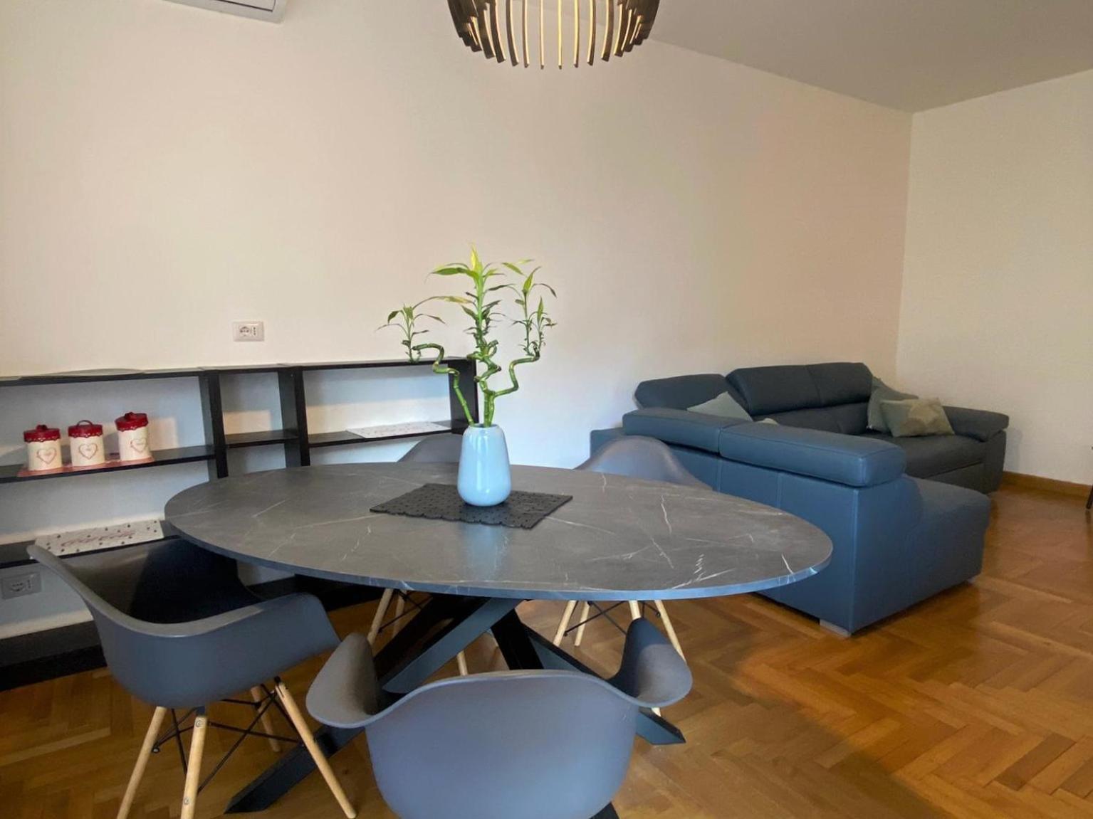 The Little Duck - Modern Apartment With Balcony Комо Екстериор снимка
