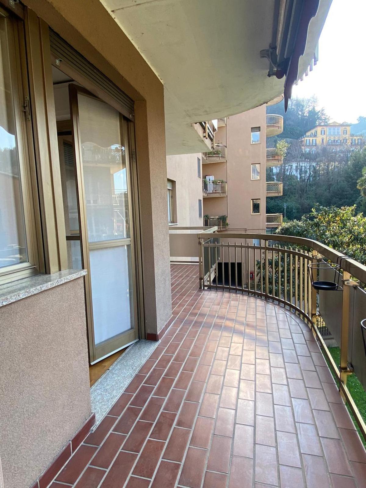 The Little Duck - Modern Apartment With Balcony Комо Екстериор снимка